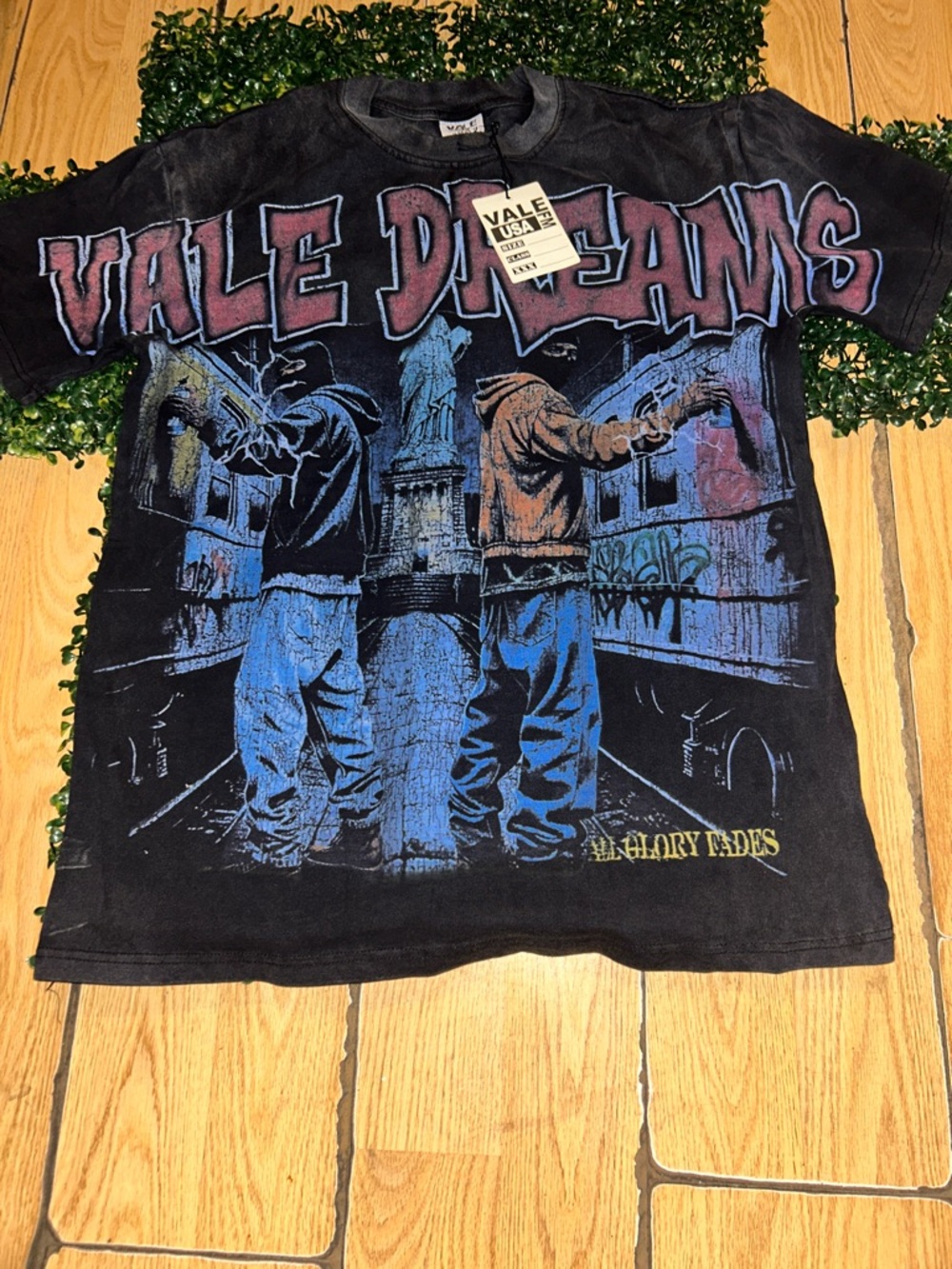 Vale Dreams Black Graphic Short Sleeve Tee